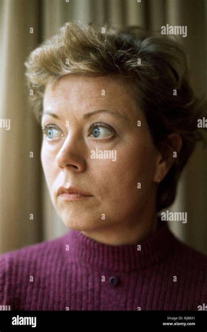 Annette Crosbie Annette Crosbie