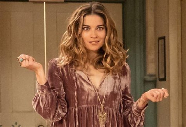 Annie Murphy Net Worth