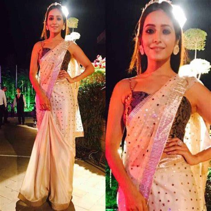 Asha Negi Bra Size, Age, Weight, Height, Measurements