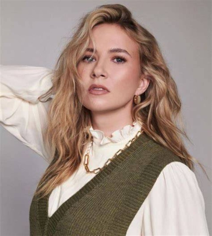 Eliza Bennett Bra Size, Age, Weight, Height, Measurements