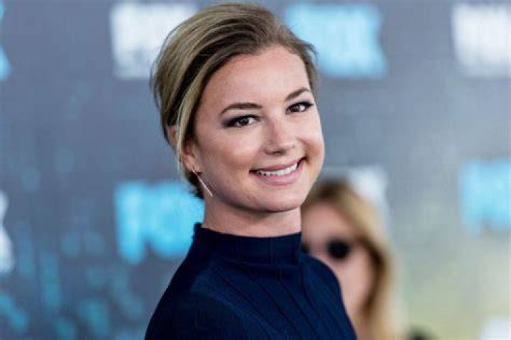 Emily VanCamp Bra Size, Age, Weight, Height, Measurements