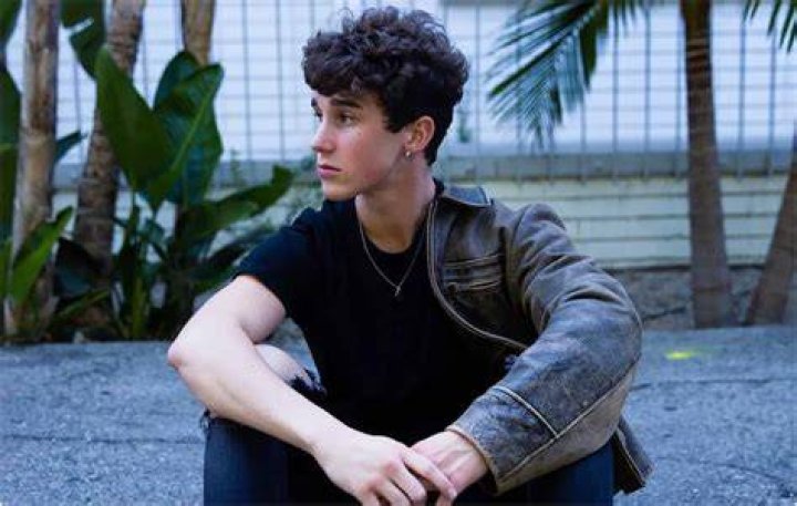 Hunter Rowland Biography