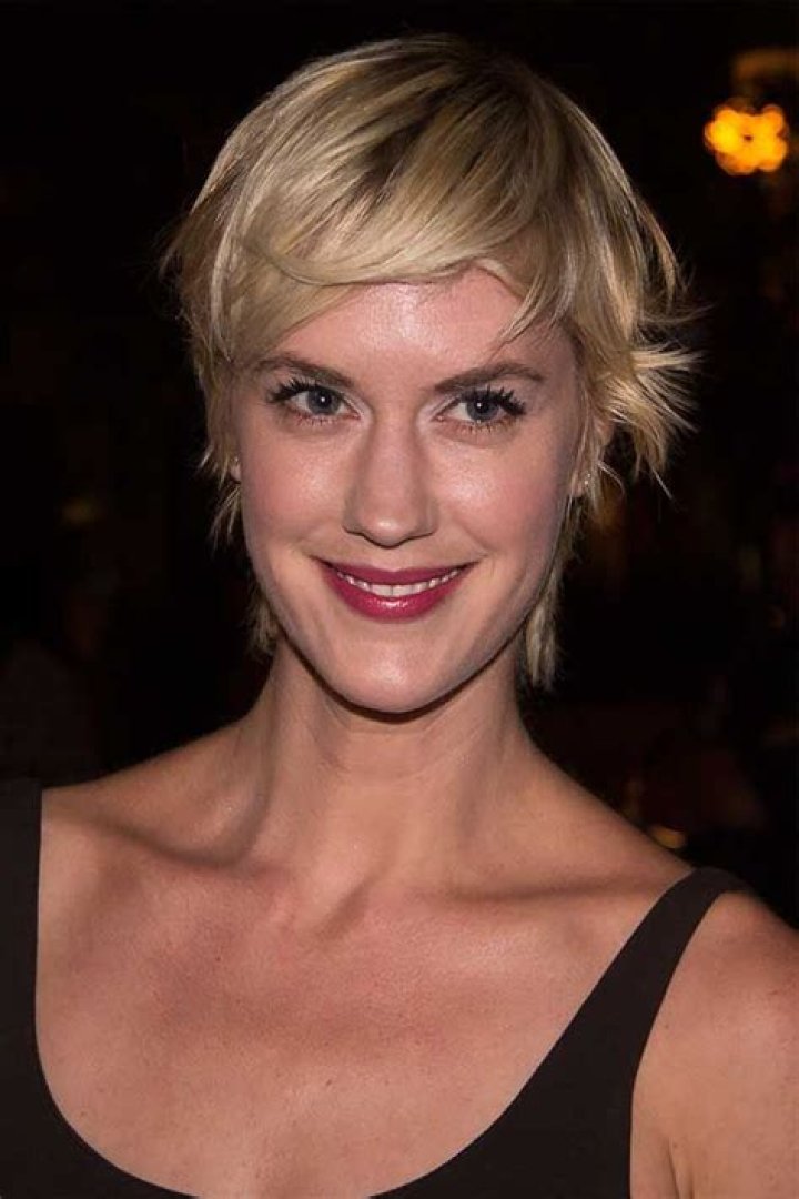 Lauren Lee Smith Bra Size, Age, Weight, Height, Measurements