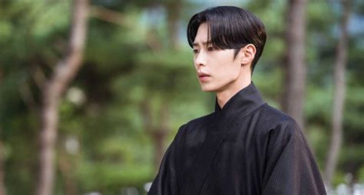 Lee Jae Wook got his degree