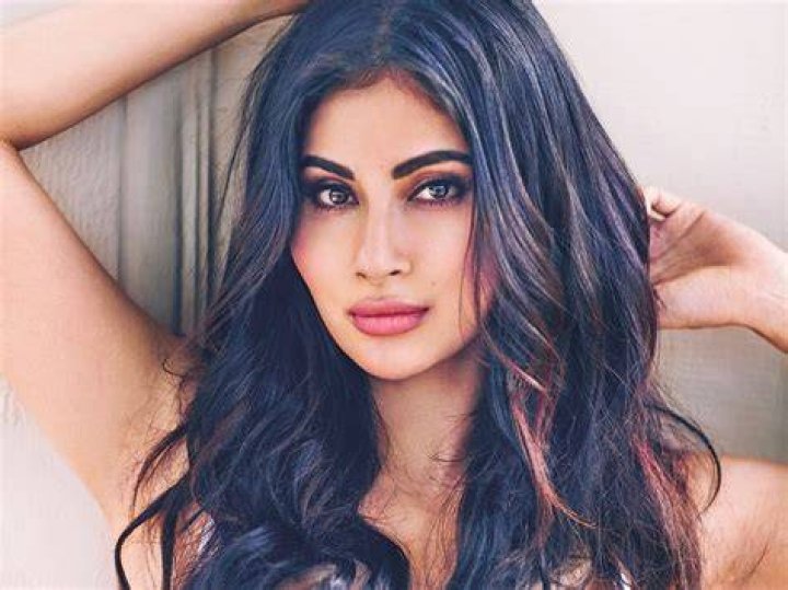 Mouni Roy Bra Size, Age, Weight, Height, Measurements
