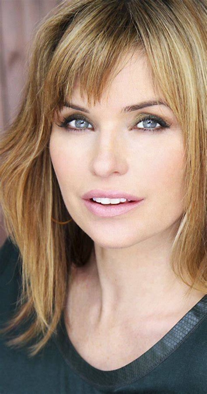 Polly Shannon Net Worth