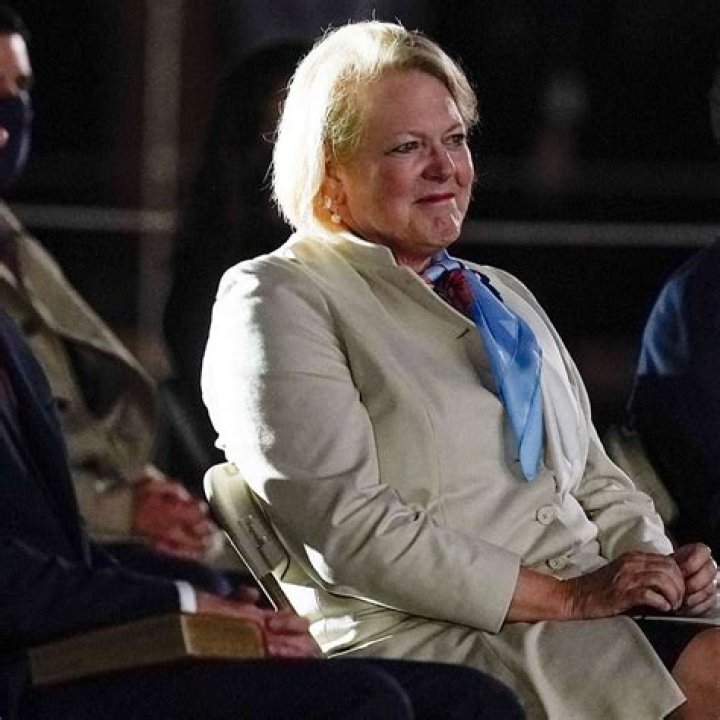 Who is Clarence Thomas' second wife Virginia Thomas? 1 virginia thomas 1